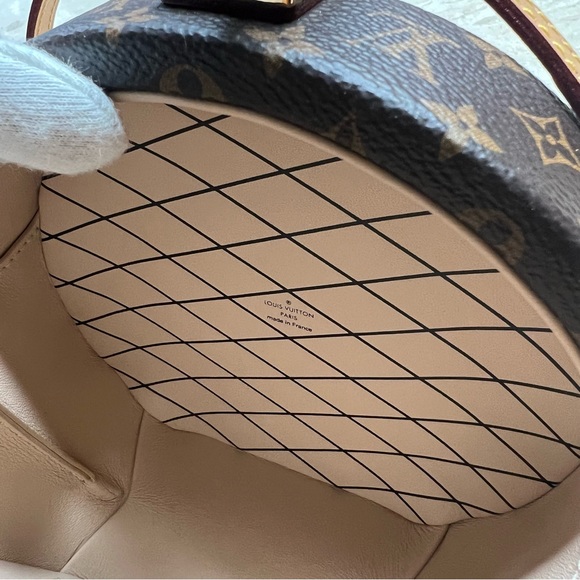 Louis Vuitton Monogram Canvas Petite Boite Chapeau Box Bag. - Picture 4 of 6